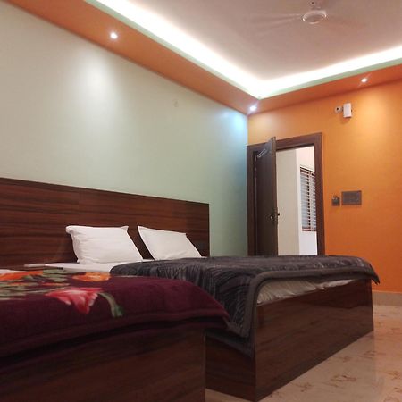Siyaram Kunj Hotel Ayodhya Bagian luar foto