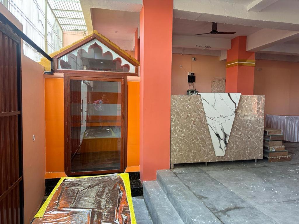 Siyaram Kunj Hotel Ayodhya Bagian luar foto