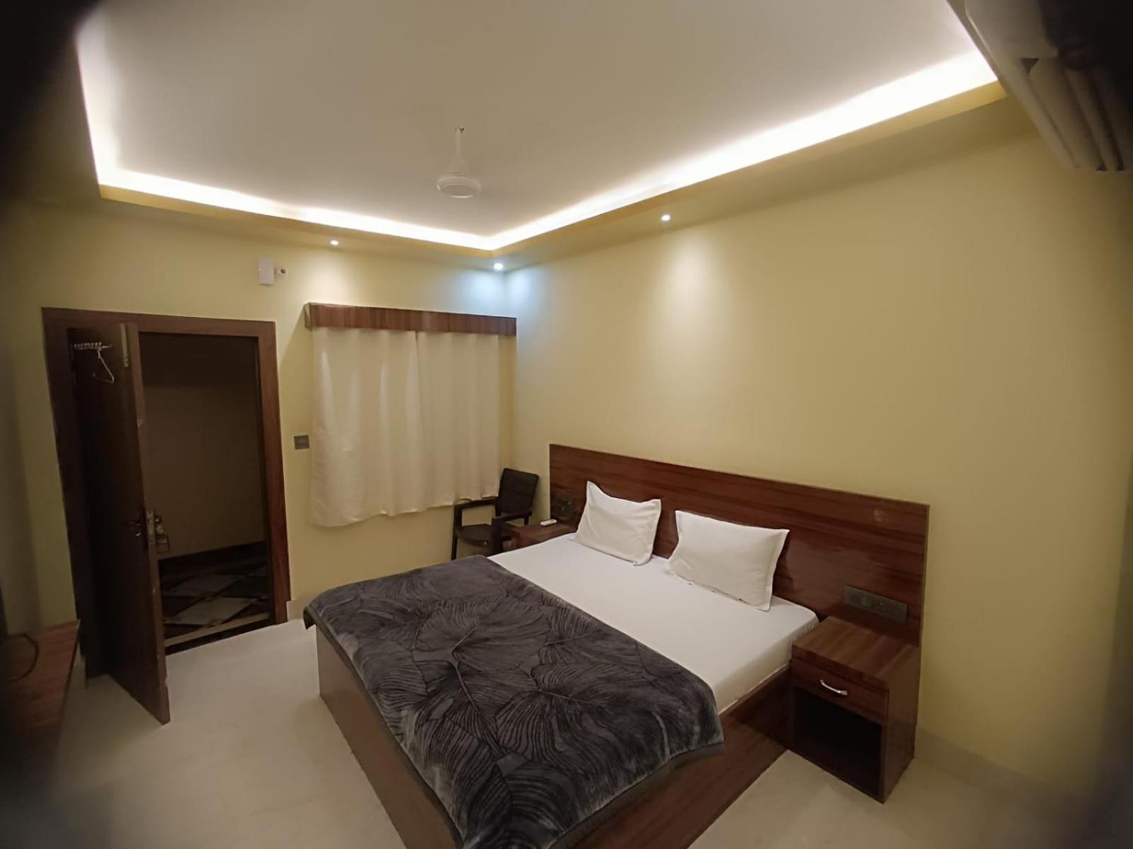 Siyaram Kunj Hotel Ayodhya Bagian luar foto