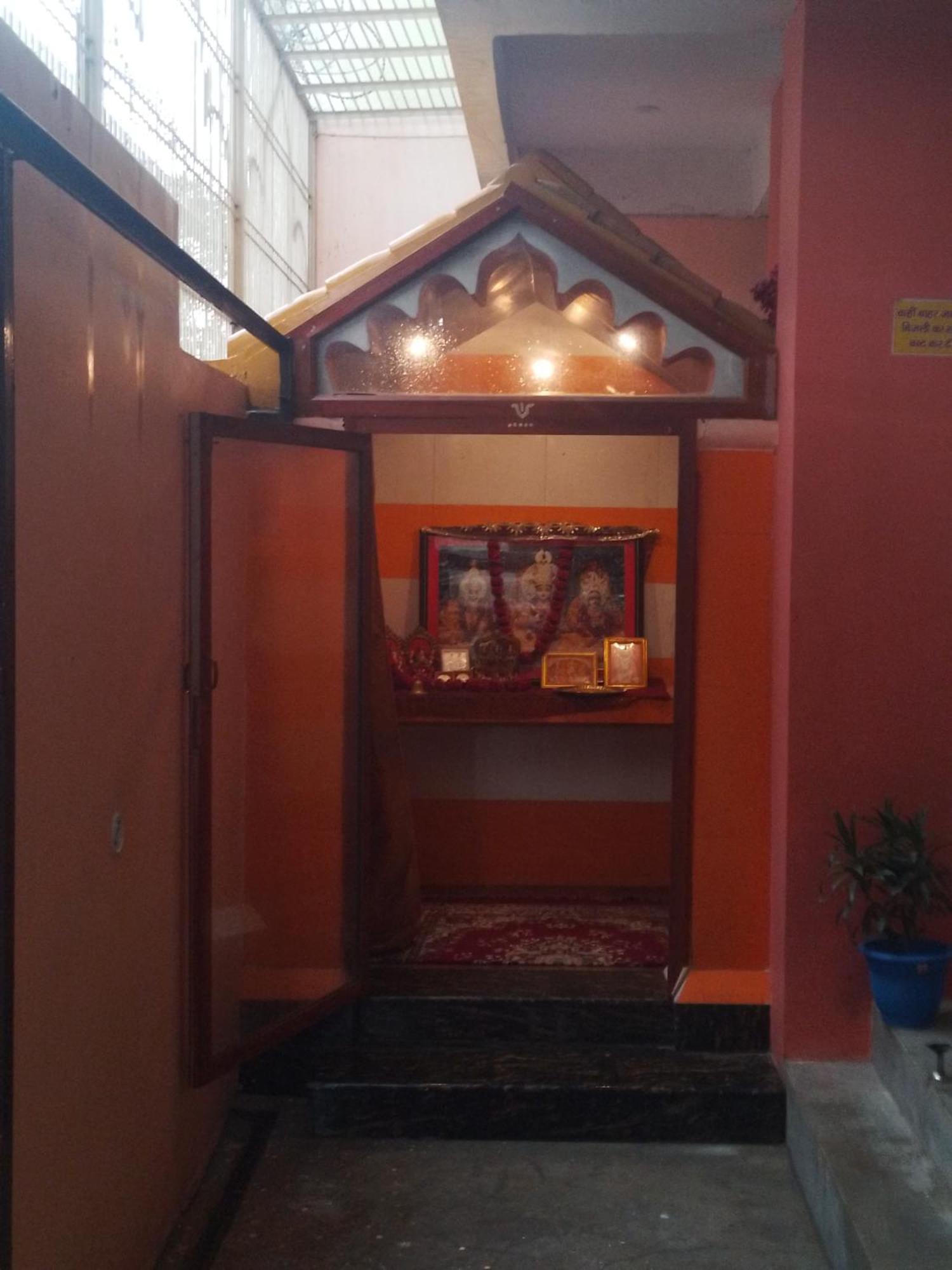 Siyaram Kunj Hotel Ayodhya Bagian luar foto