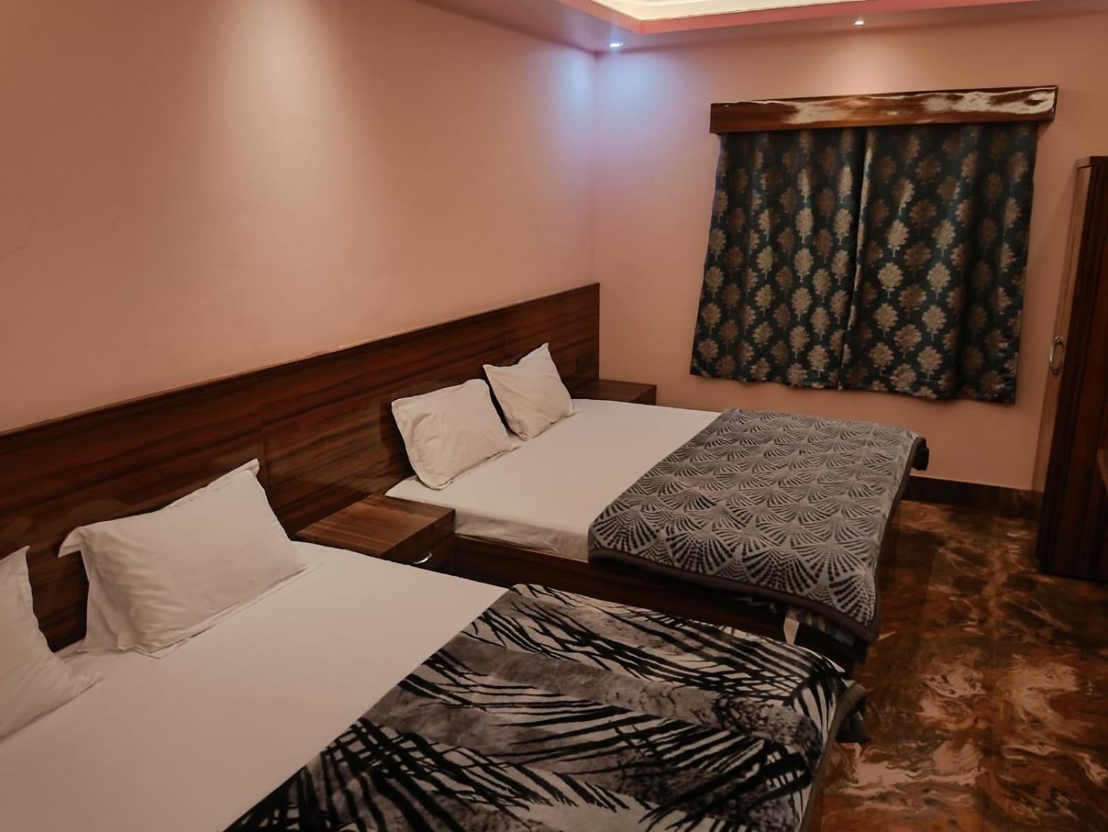 Siyaram Kunj Hotel Ayodhya Bagian luar foto