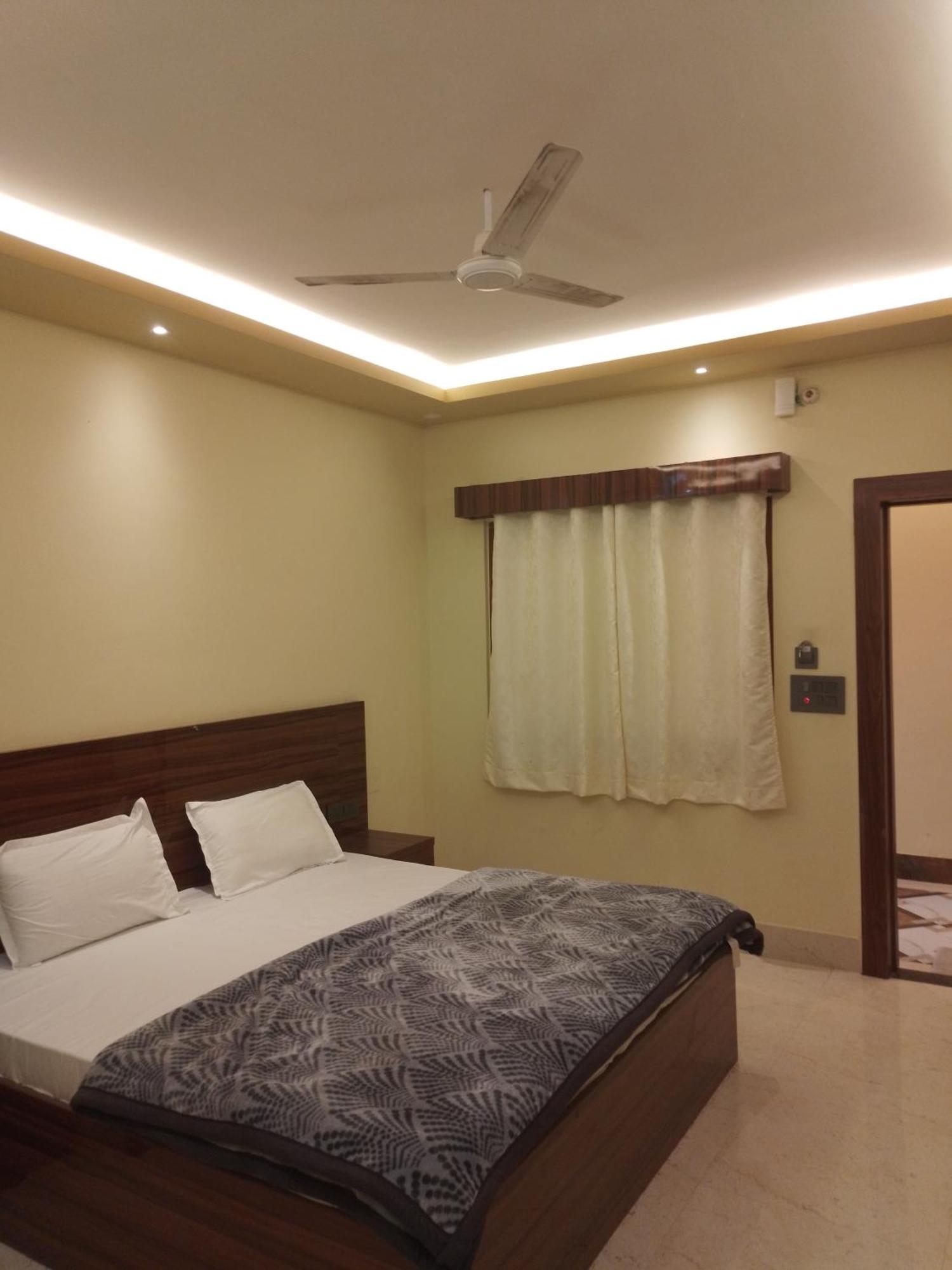 Siyaram Kunj Hotel Ayodhya Bagian luar foto