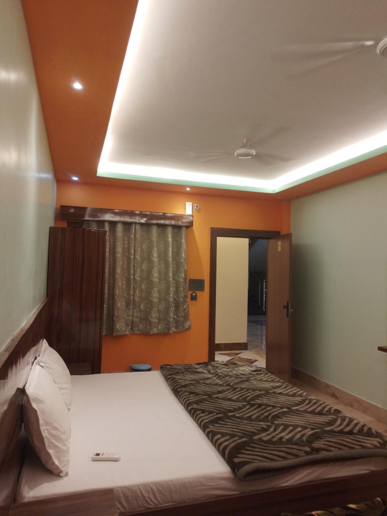 Siyaram Kunj Hotel Ayodhya Bagian luar foto