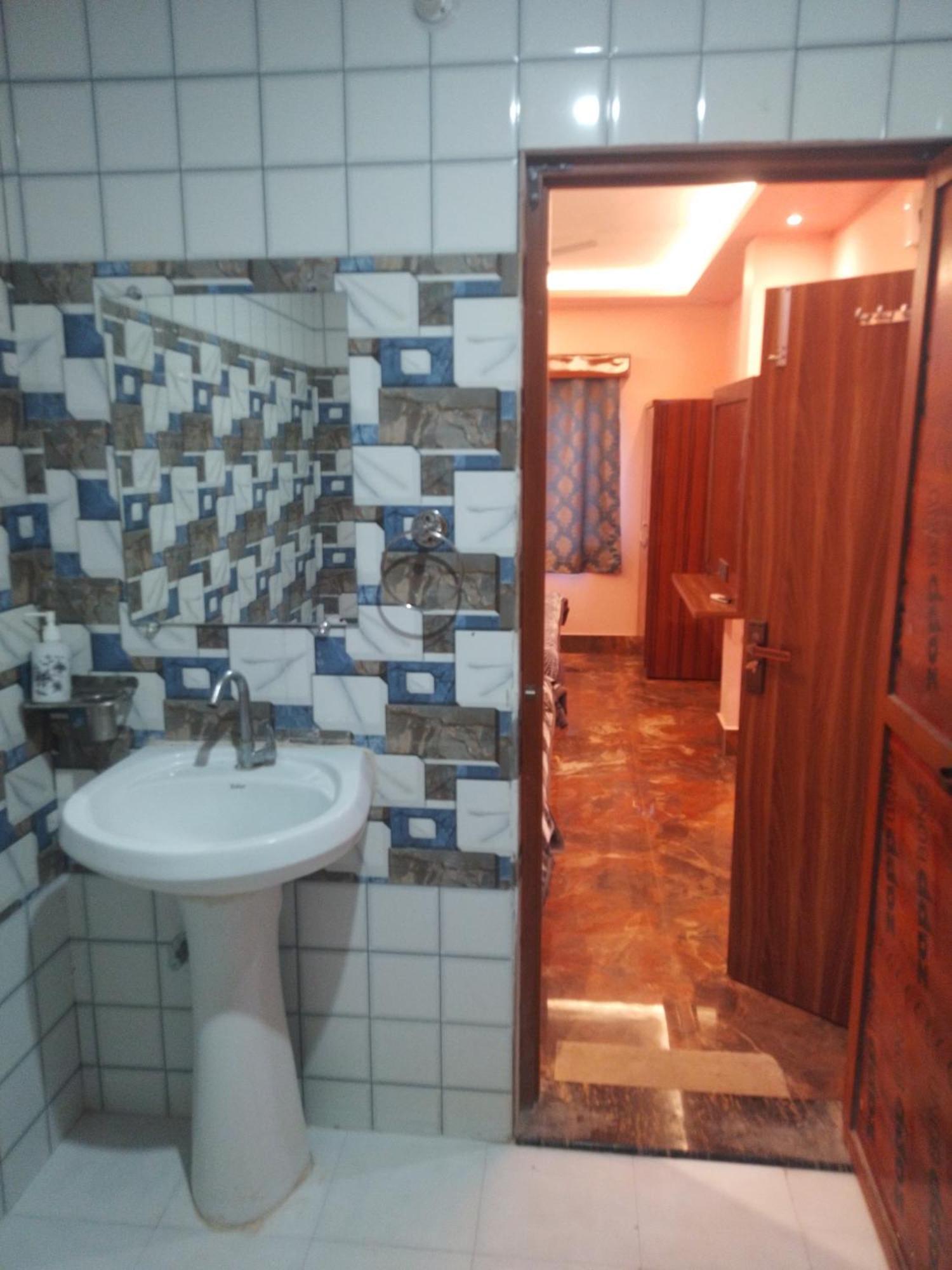 Siyaram Kunj Hotel Ayodhya Bagian luar foto