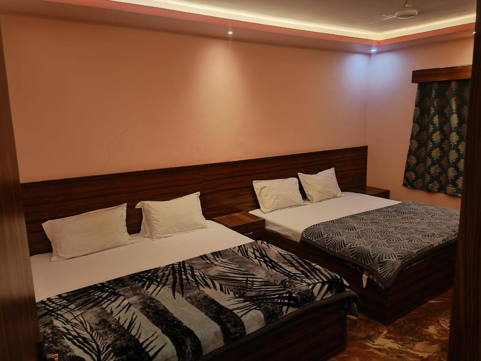 Siyaram Kunj Hotel Ayodhya Bagian luar foto