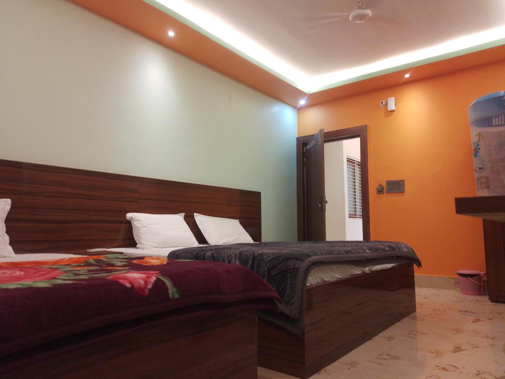 Siyaram Kunj Hotel Ayodhya Bagian luar foto