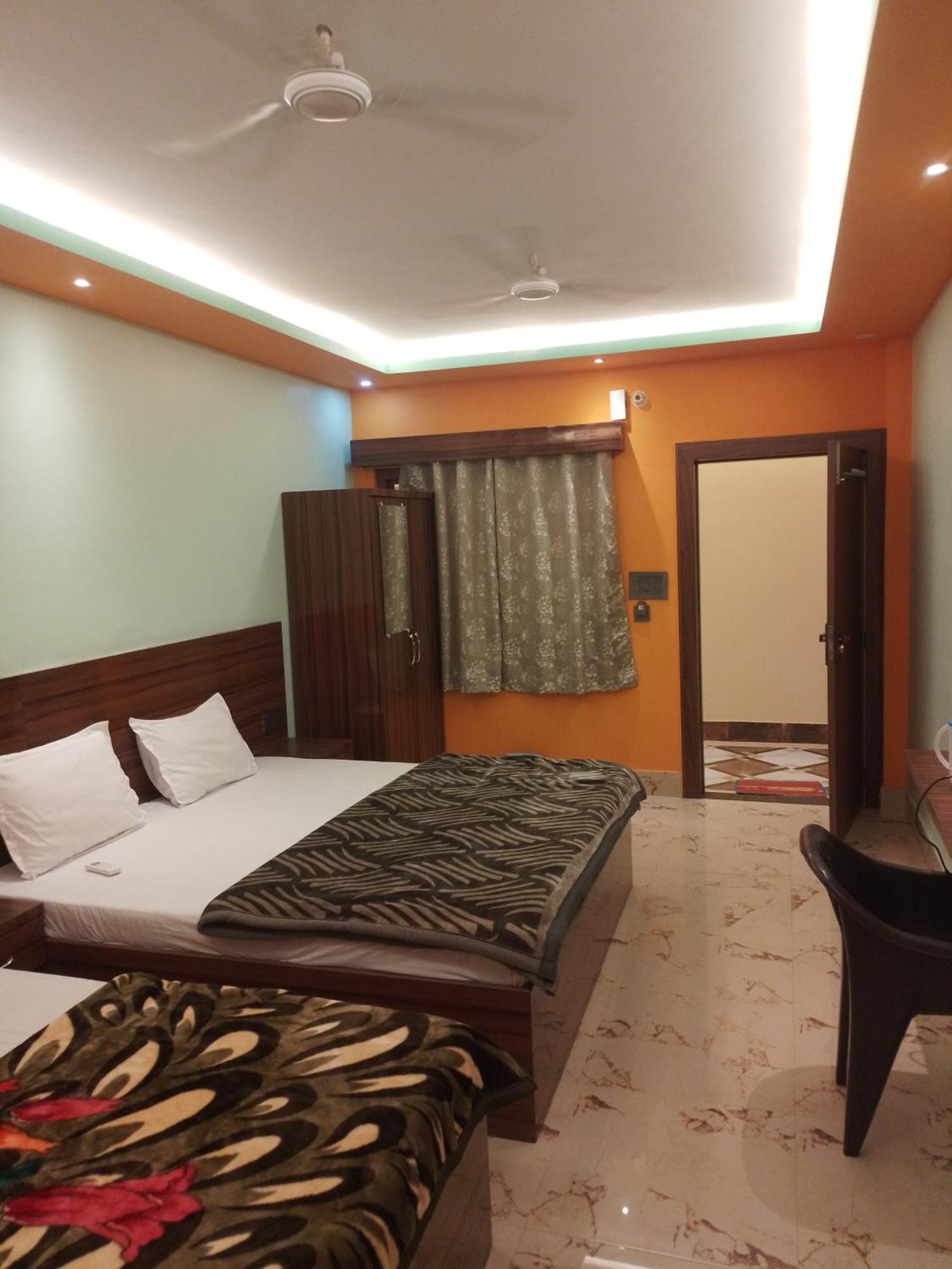 Siyaram Kunj Hotel Ayodhya Bagian luar foto