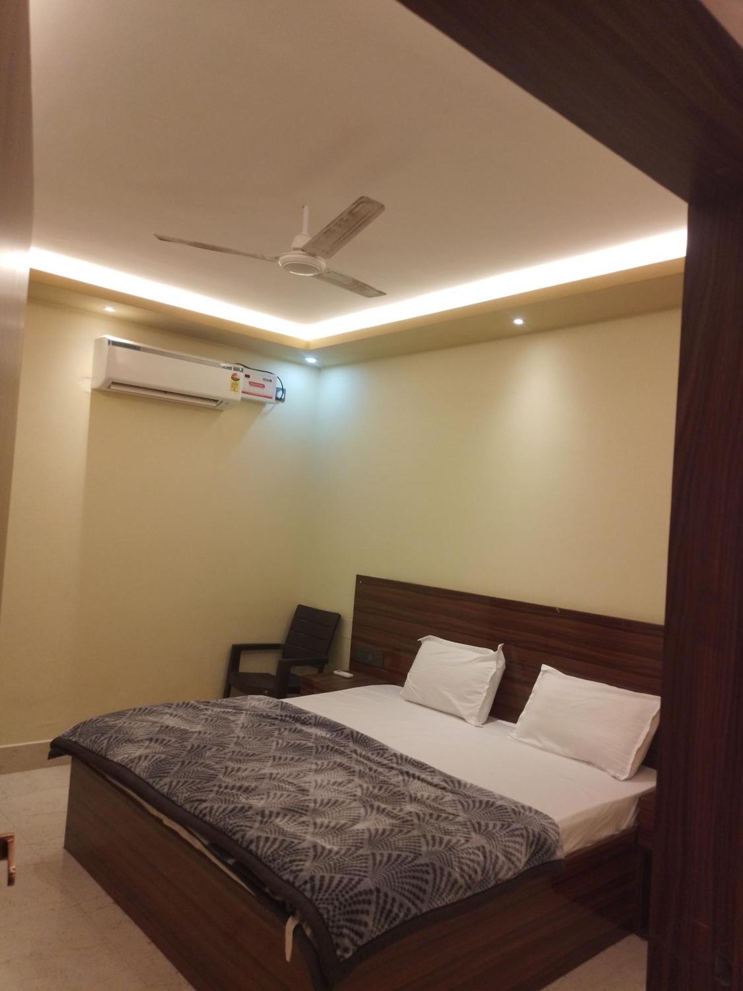 Siyaram Kunj Hotel Ayodhya Bagian luar foto