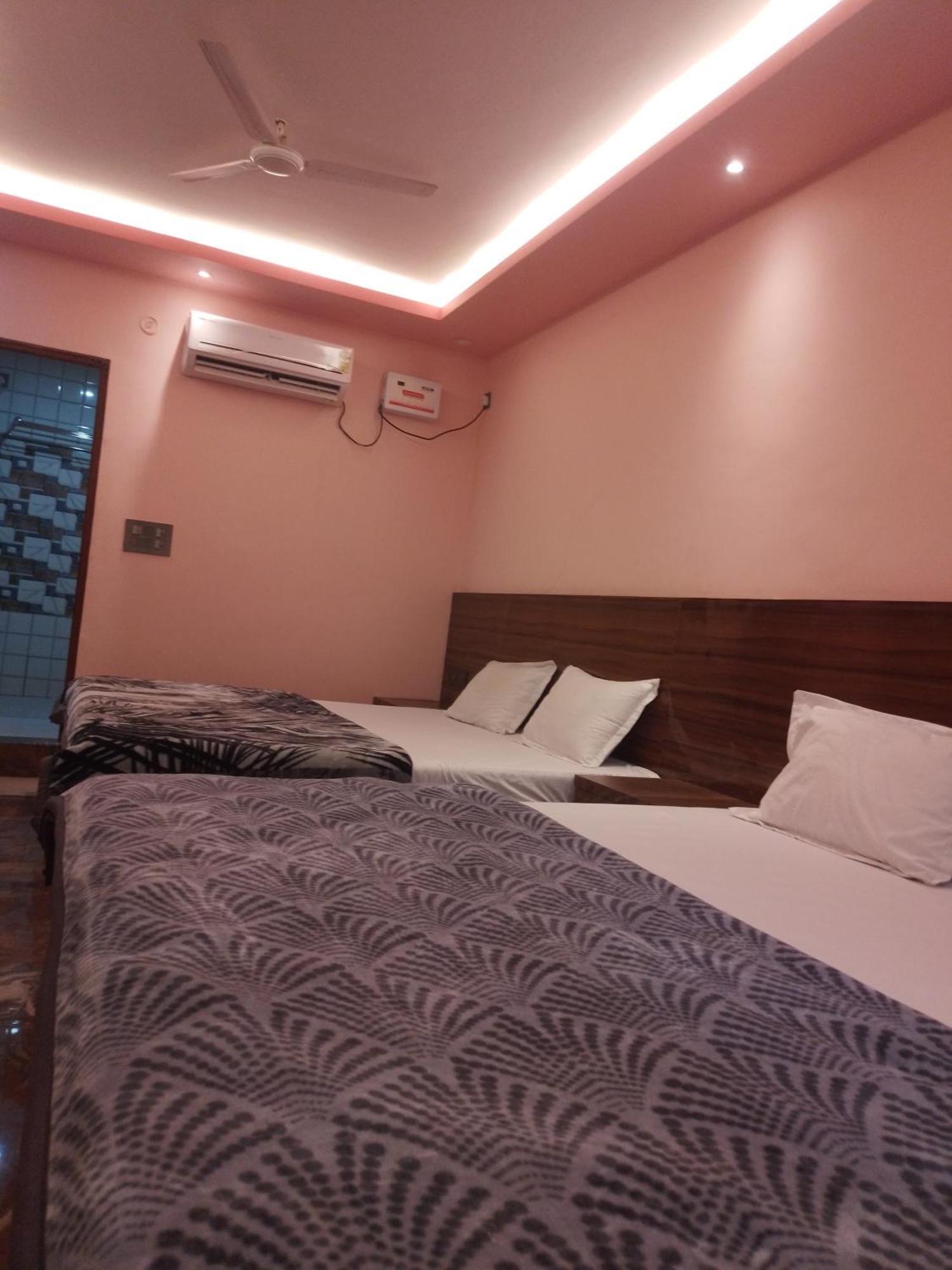 Siyaram Kunj Hotel Ayodhya Bagian luar foto