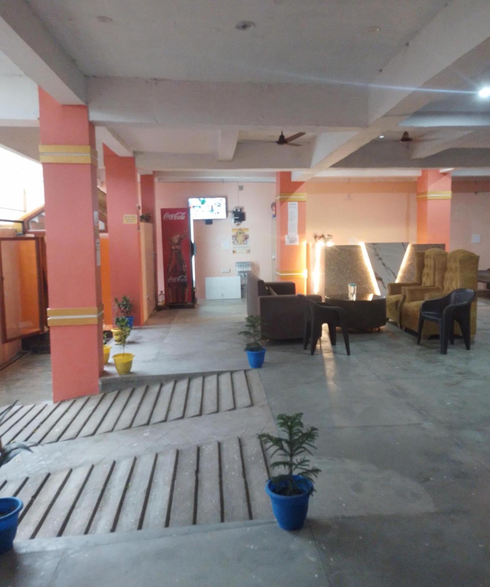 Siyaram Kunj Hotel Ayodhya Bagian luar foto