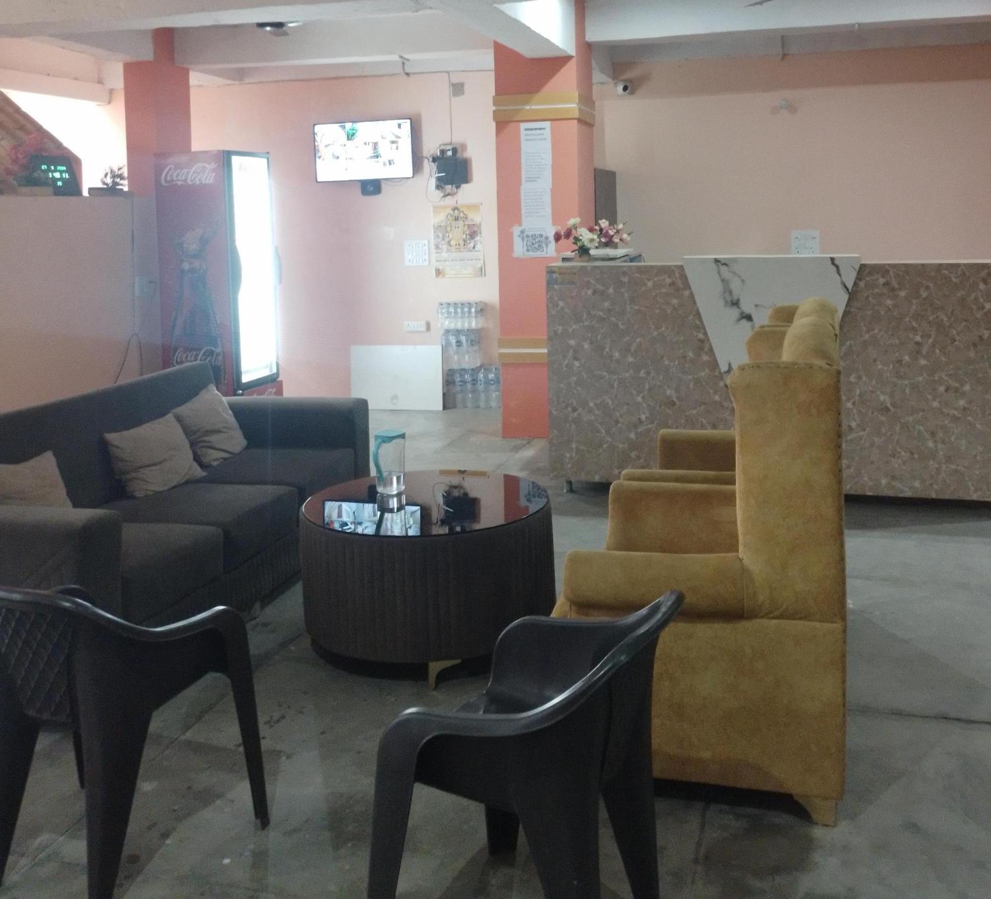 Siyaram Kunj Hotel Ayodhya Bagian luar foto